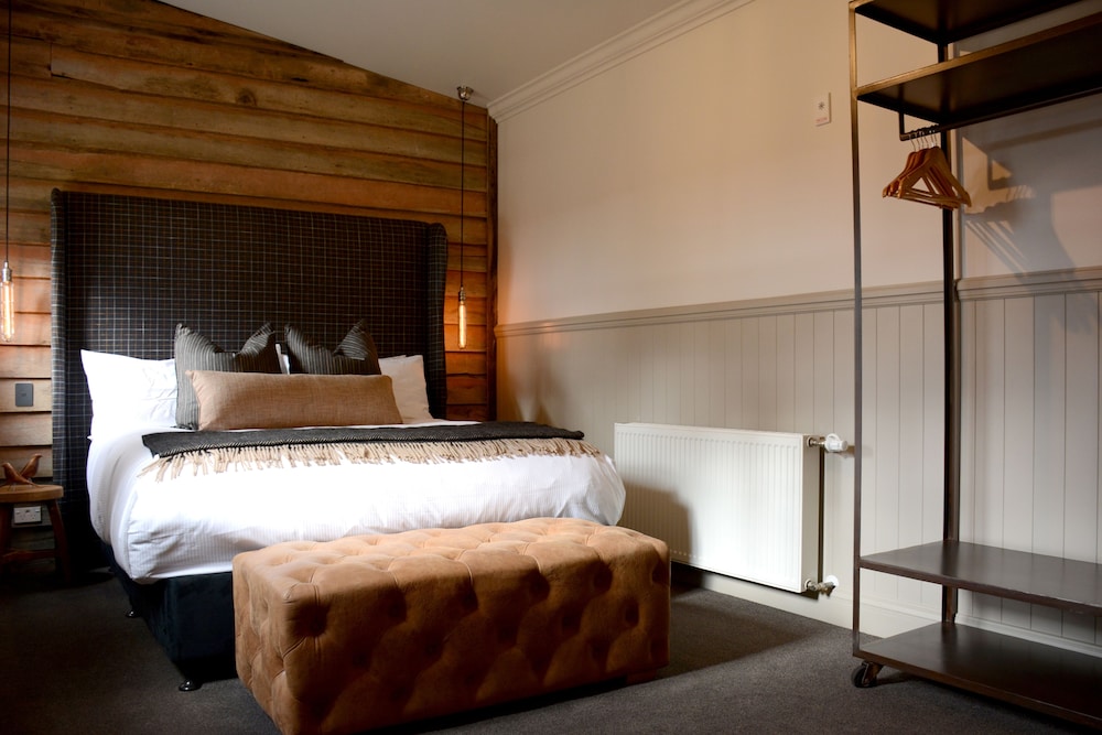 Premium Room, 1 King Bed photo 3