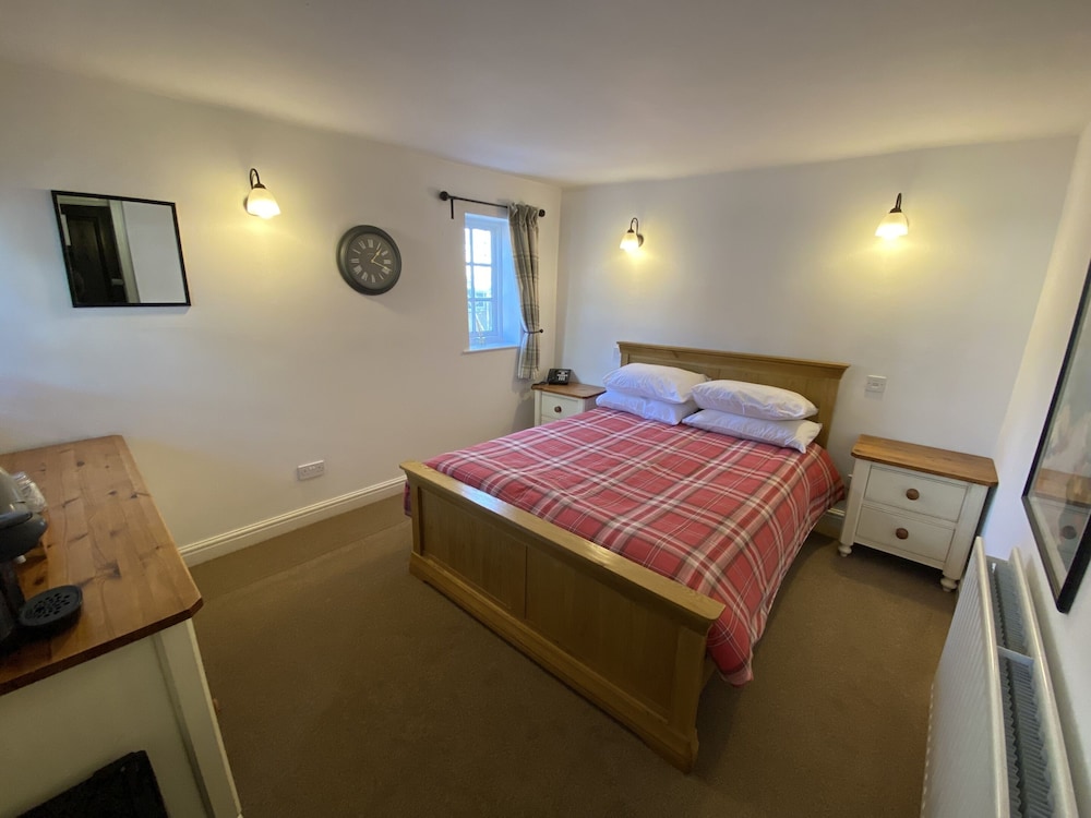 Standard Double Room, Ensuite - Photo 8