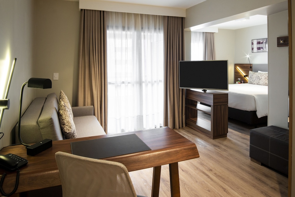 Executive Apartment, 1 King Bed, Balcony - Photo 2