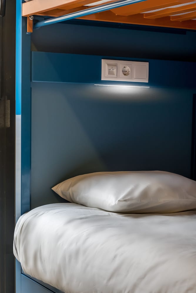 1 bed in 8 Pod Mix Dorm Ensuite (Private bathroom) photo 2