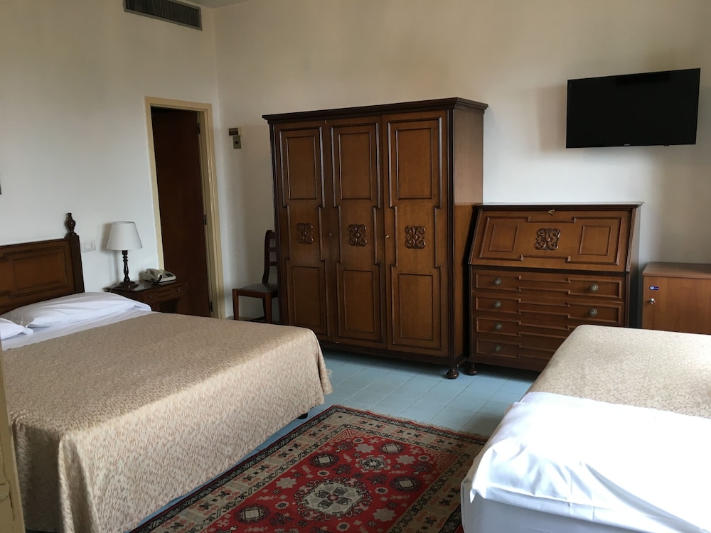 Standard Triple Room photo 2