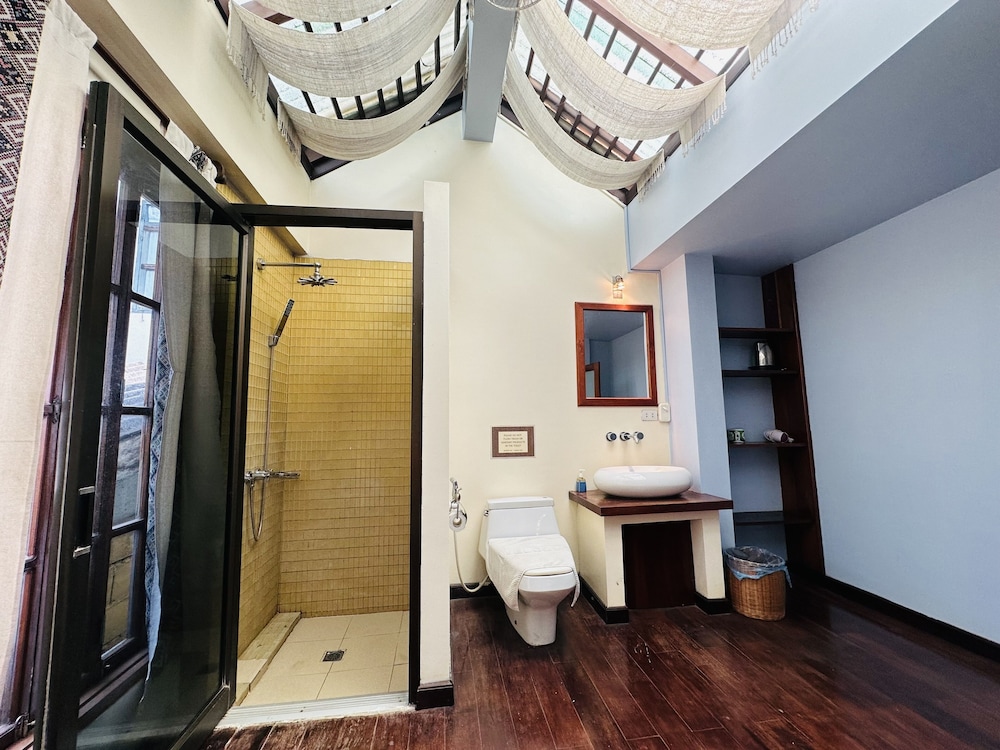 Deluxe Double Room - Photo 9