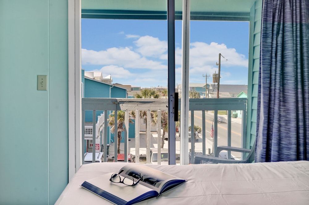 Room, 1 Queen Bed, Kitchen, City View photo 2