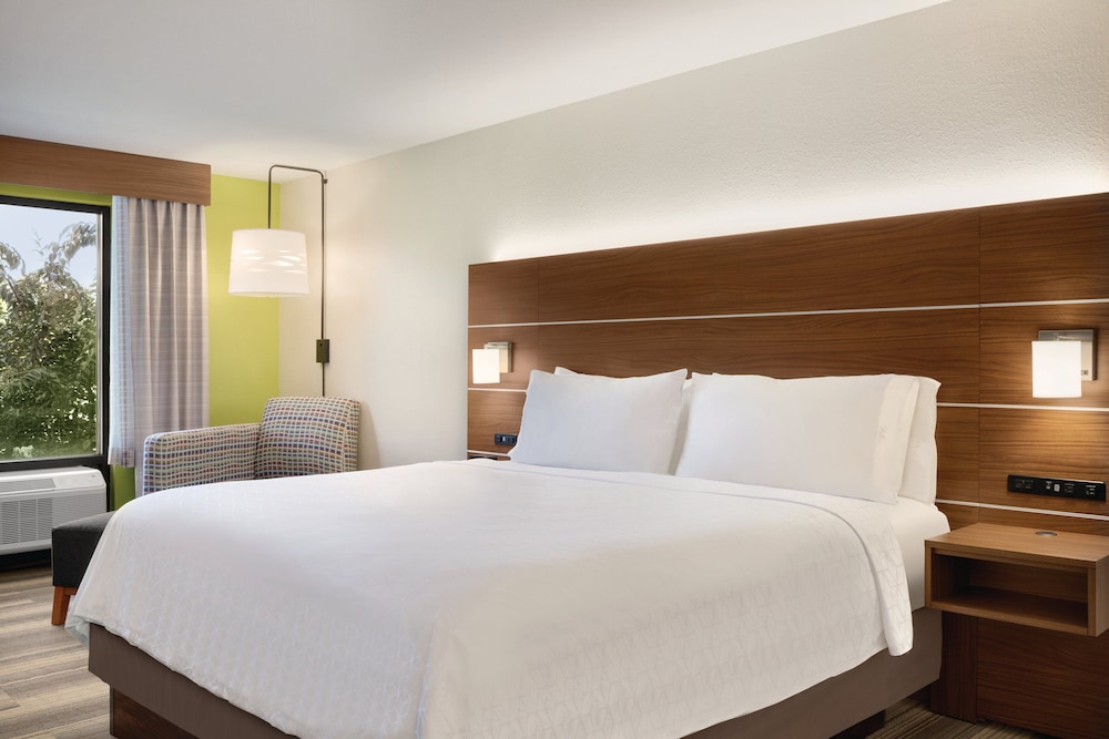 Standard Room, 1 King Bed, Accessible (Communication, Accessible Tub) - Photo 2