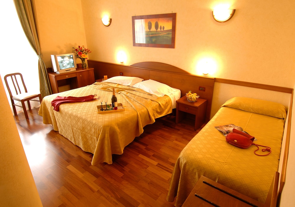 Standard Double Room - Photo 3