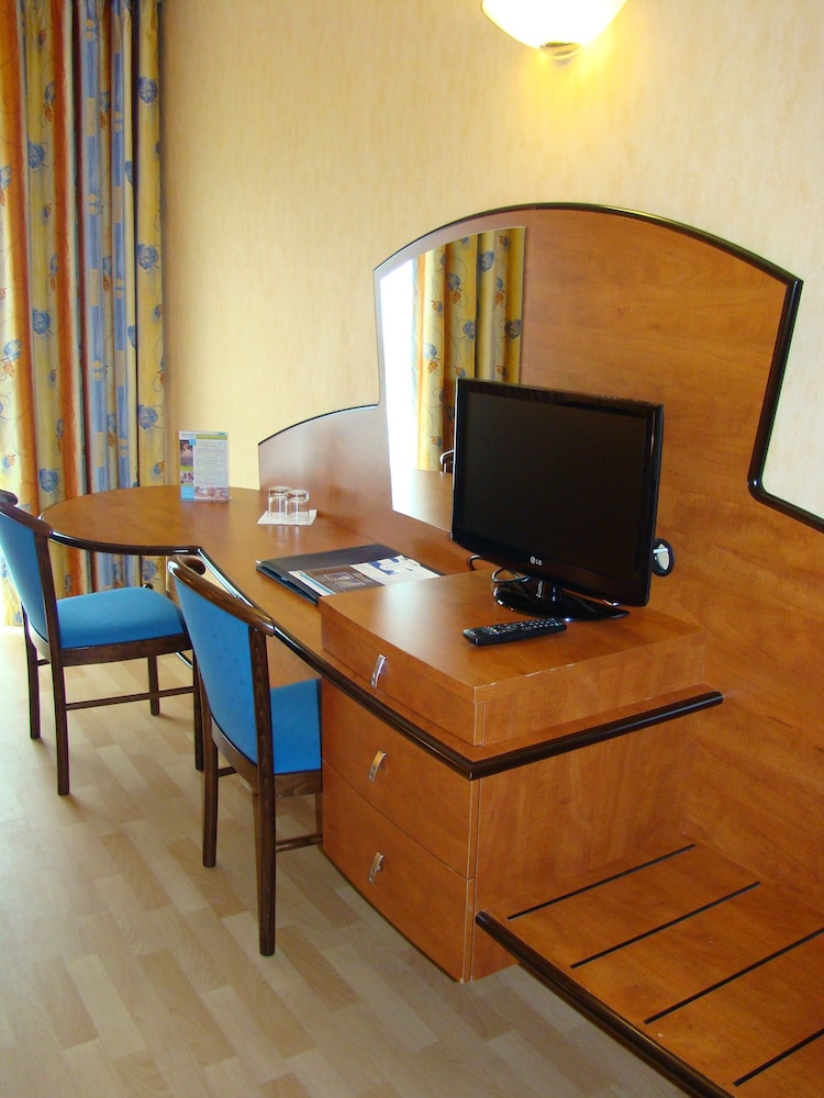 Twin Room, 2 Twin Beds - Photo 3