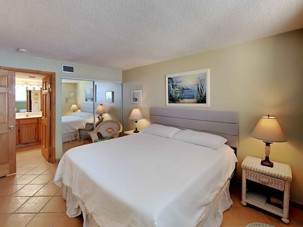 Condo, 1 King Bed with Sofa bed, Balcony (#952 - No Pets) photo 1