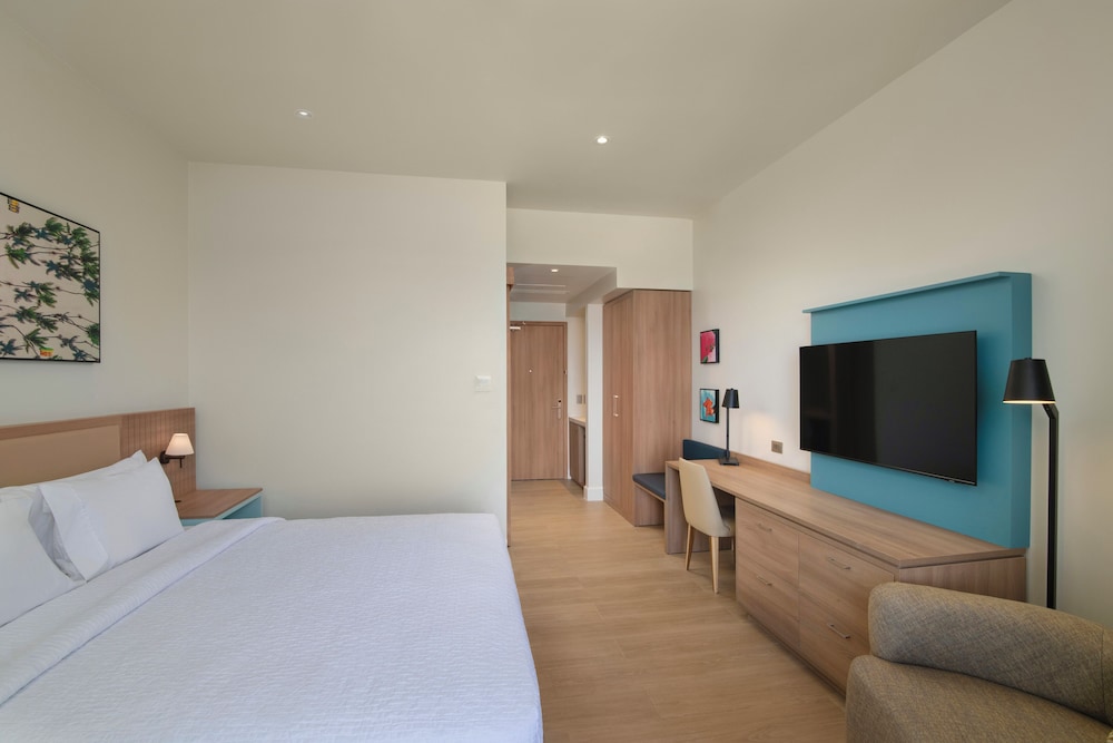 Room, 1 King Bed (Higher Oceanfront View) - Photo 3