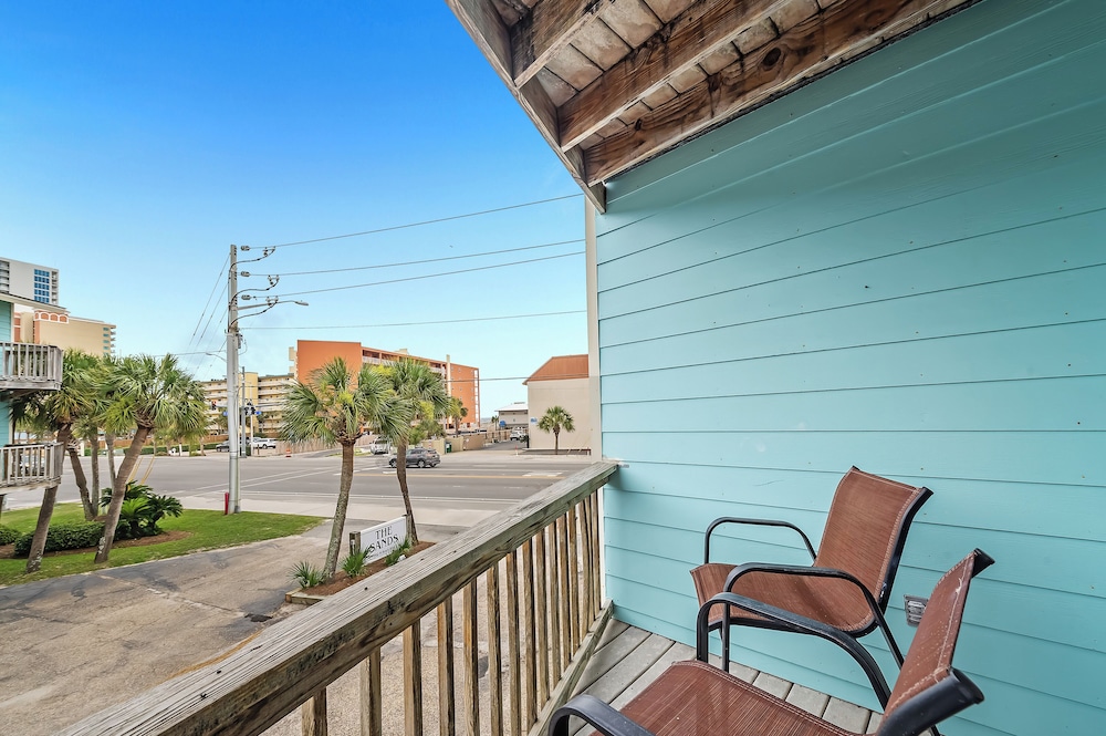 Signature Condo, 3 Bedrooms, Balcony, Pool View photo 2