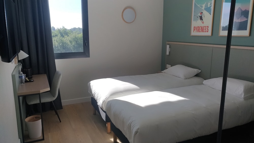 Standard Room, 2 Twin Beds - Photo 3