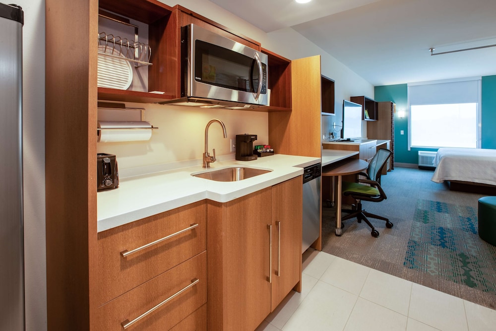 Studio Suite, 1 King Bed, Non Smoking - Photo 4