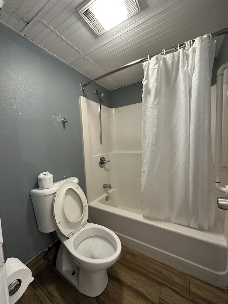 Basic Single Room - Photo 3