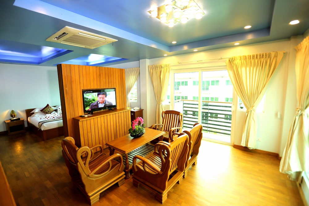 Executive Studio Suite, River View photo 2