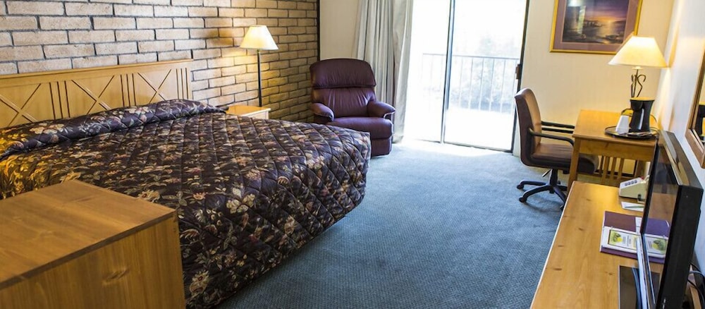 Single Room, 1 Queen Bed, Mountain View