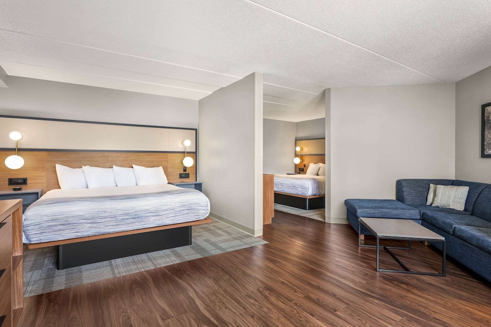 Luxury Suite, Multiple Beds, Non Smoking - Photo 1