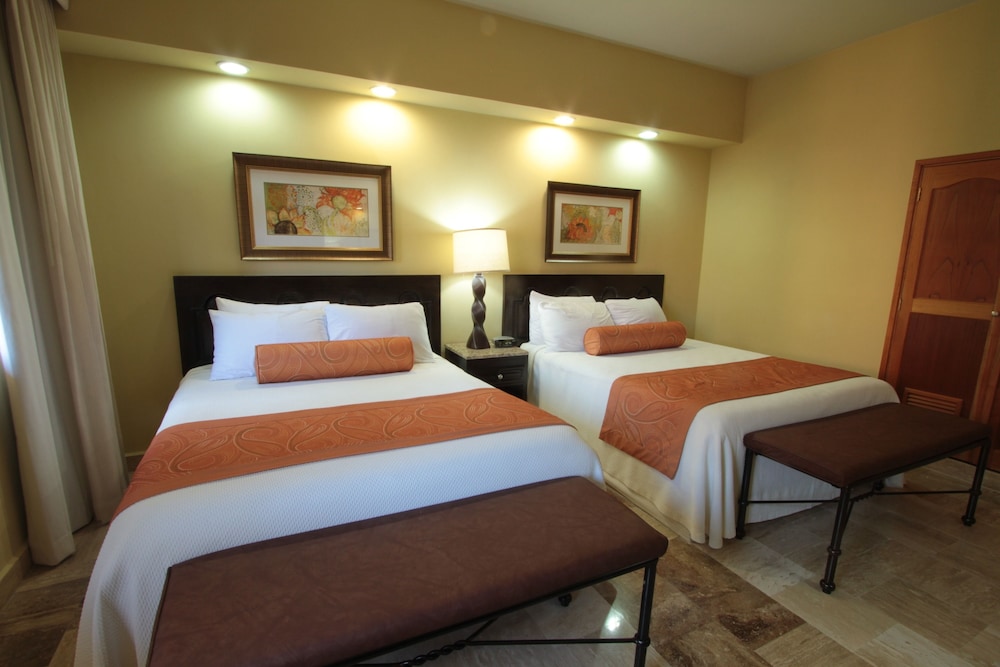 Family Suite, 1 Bedroom - Photo 1