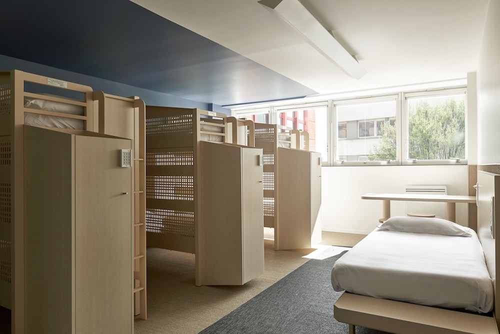 Room, Private Bathroom (6 Beds) photo 1