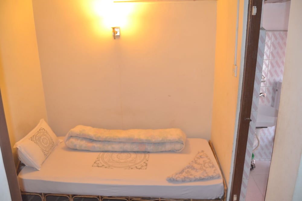 Standard Single Room, 1 Twin Bed, Private Bathroom, Corner photo 2