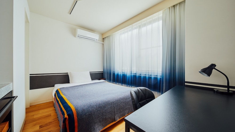 [Private Shower Booth] Theatre Room (140cm bed)