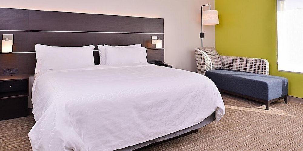 Suite, 1 King Bed, Accessible (Communication) - Photo 2