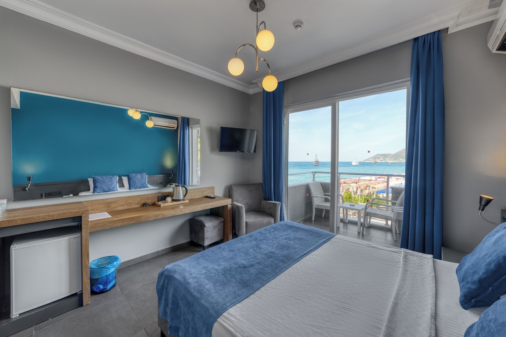 Standard Double or Twin Room, 1 Bedroom, Partial Sea View photo 2