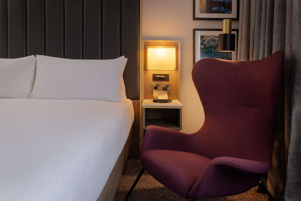 Executive Room, 1 King Bed thumbnail 6