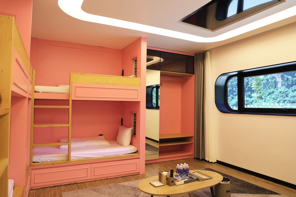 6 Beds Mixed Dormitory Room photo 3