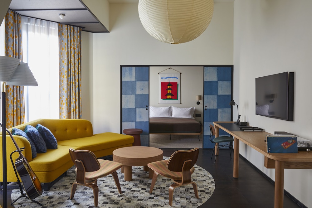 Ace Suite, Non Smoking (Sleeps: 2 adults and 1 child under 12 yrs) - Photo 1
