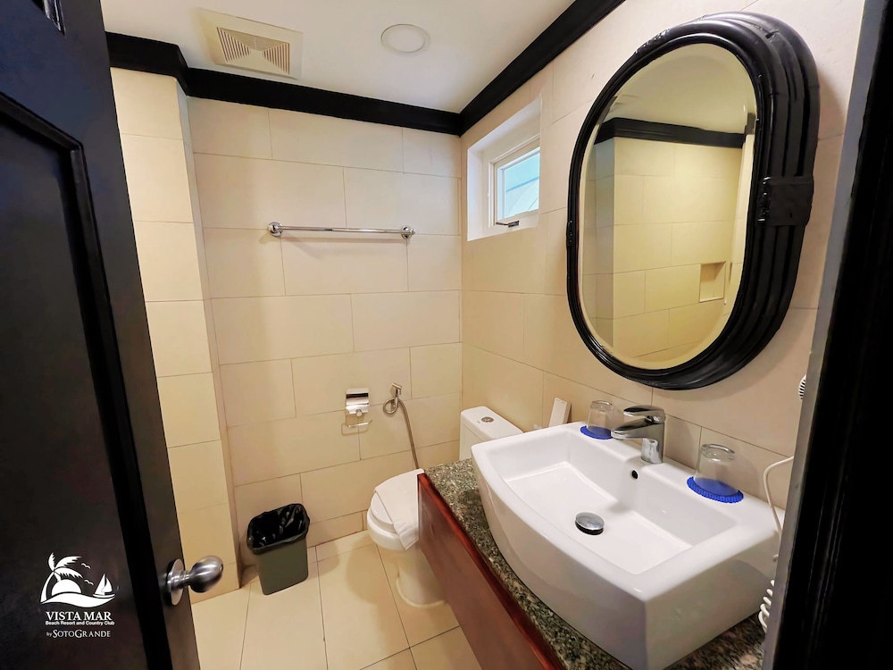 Second Floor Deluxe Double Room - Photo 15