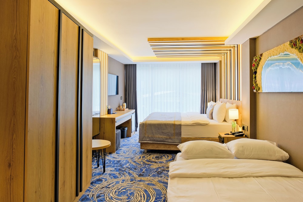 Superior Triple City View Room