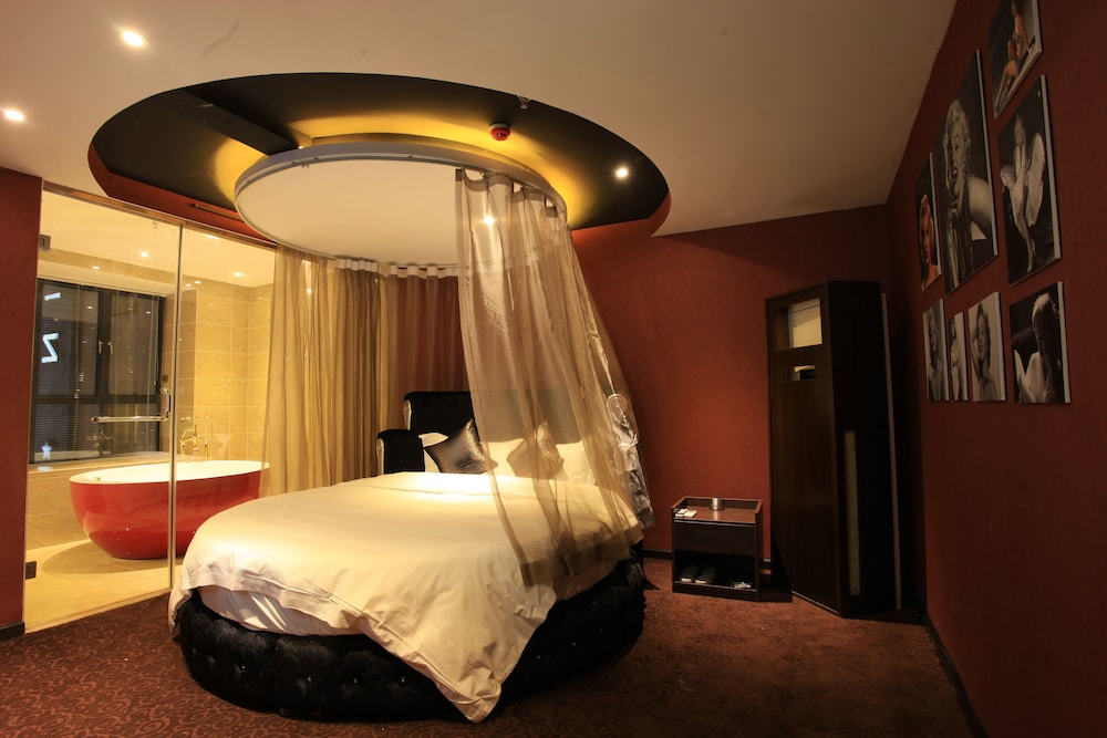 Signature Room (Round Bed) photo 1