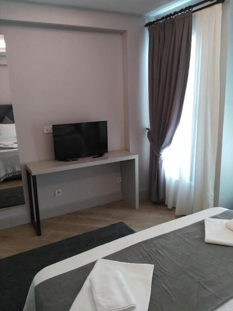 Standard Room, 1 Queen Bed, Non Smoking, Garden View photo 1