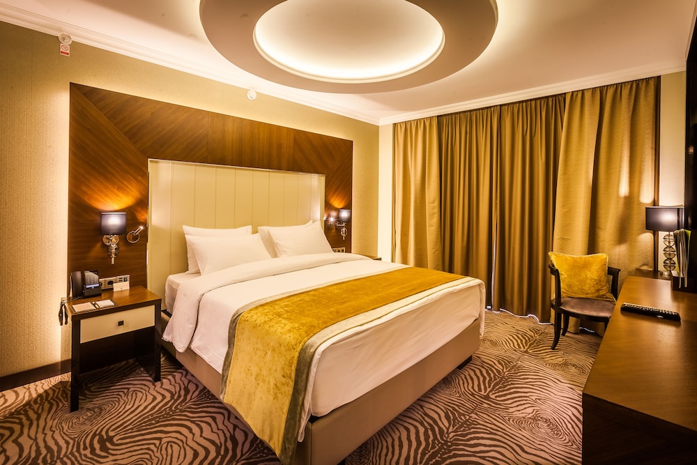 Executive Suite, 1 King Bed, Club Lounge Access photo 3