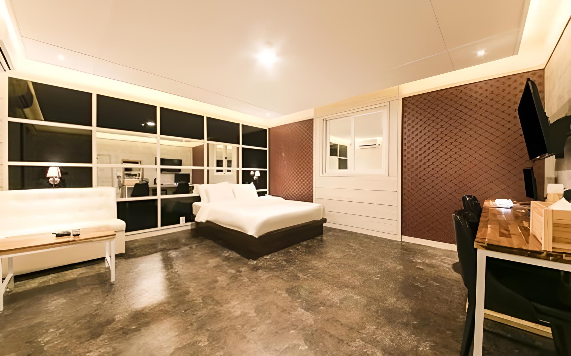 Room (Deluxe) - Photo 6