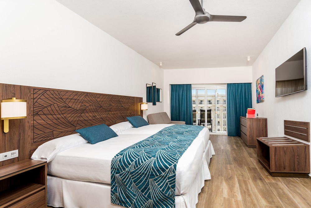 Double Room (M)