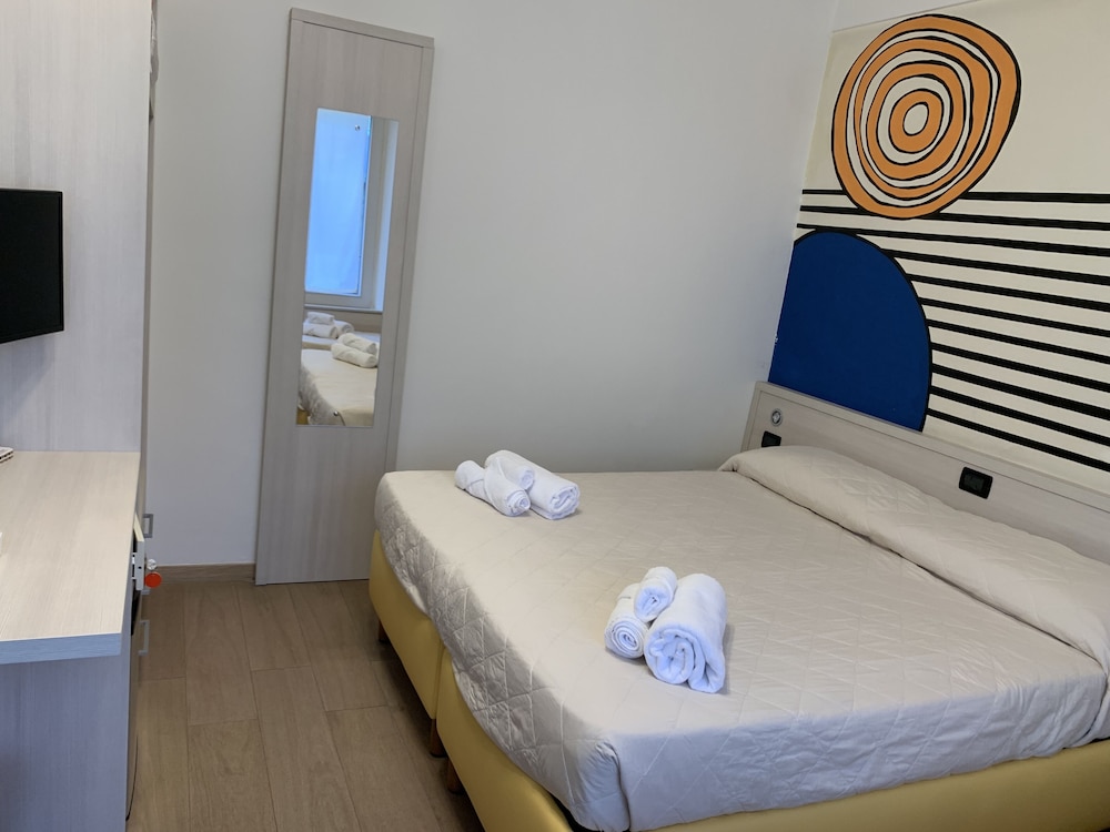 Premium Double or Twin Room - Photo 11