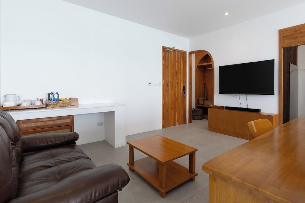 Suite Room - Photo 10