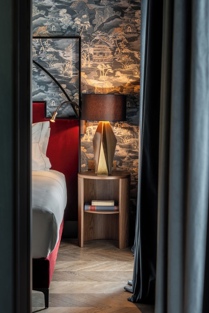 Signature Suite