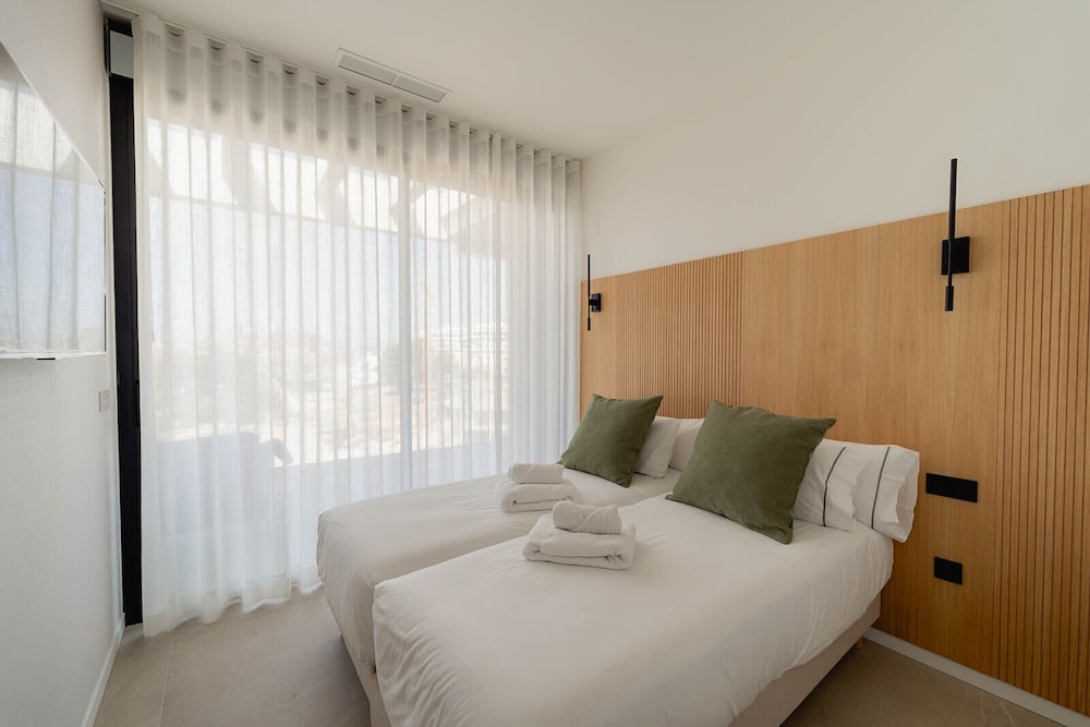 Ático de lujo, 2 habitaciones, terraza, vista al mar