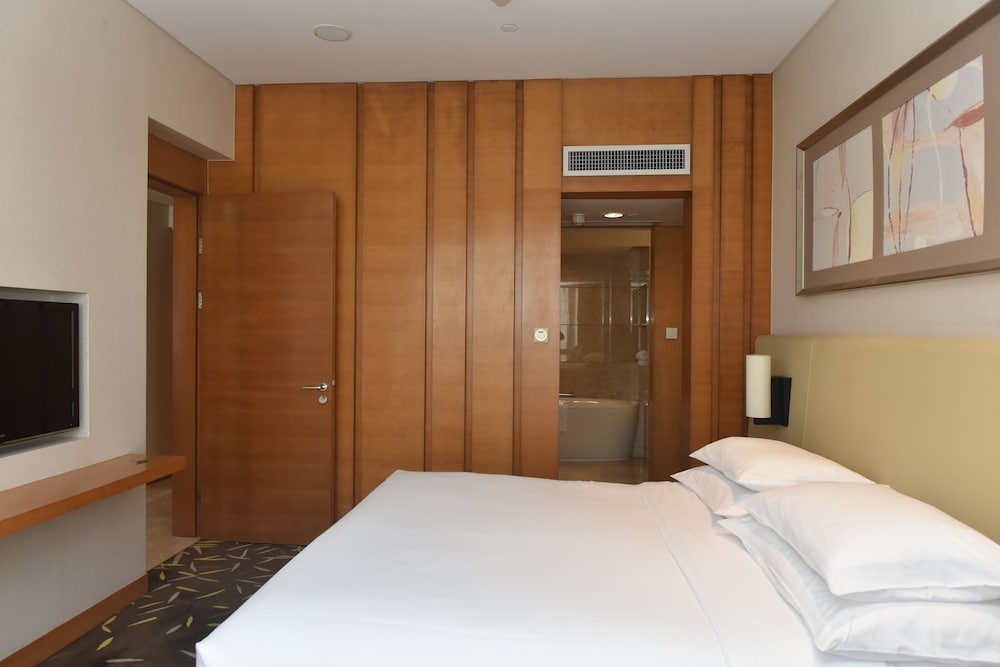 Suite, 1 Bedroom - Photo 3
