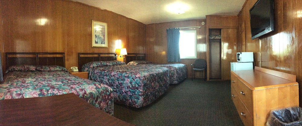 Triple Room (3 full beds) photo 3