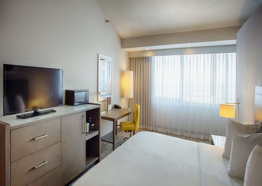 Room, 1 King Bed, Non Smoking - Photo 5