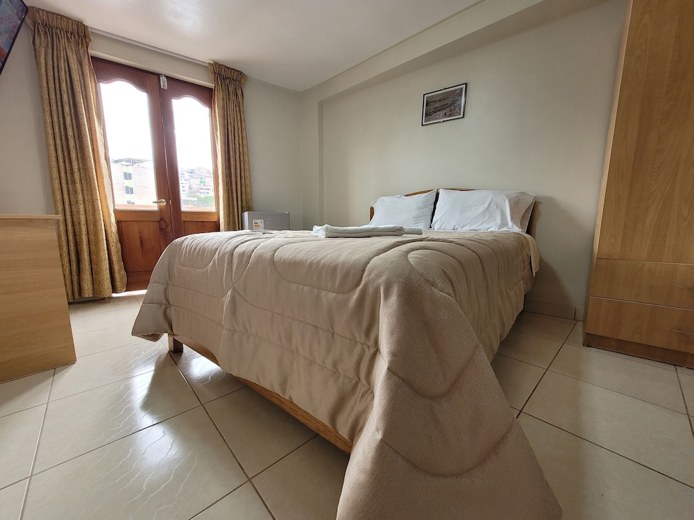 Basic Studio Suite, Hot Tub, City View photo 1