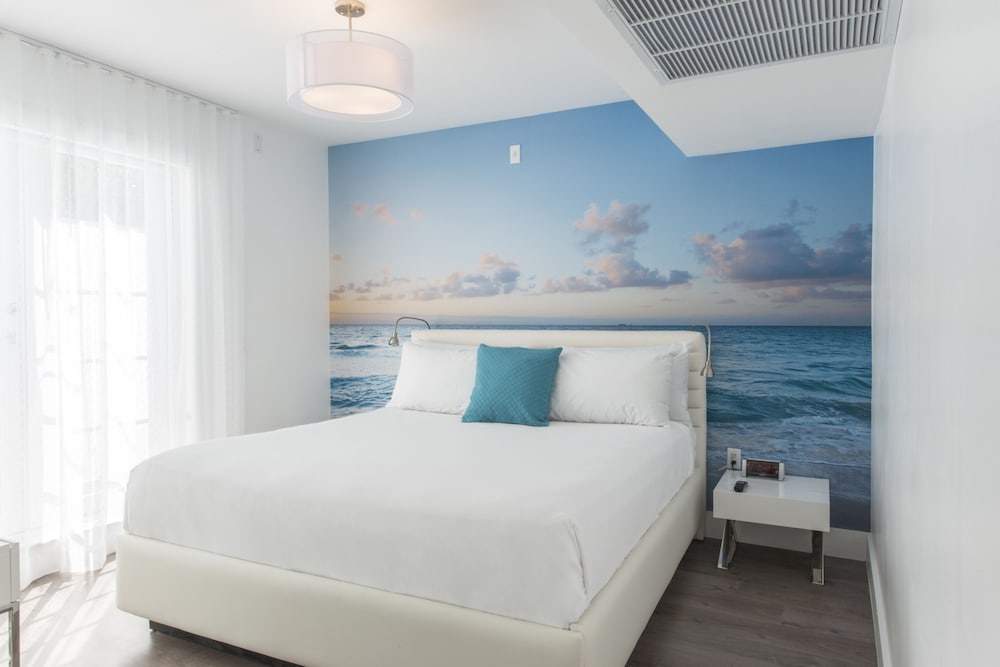 Villa Penthouse Room with Terrace 1 King Bed - Photo 12