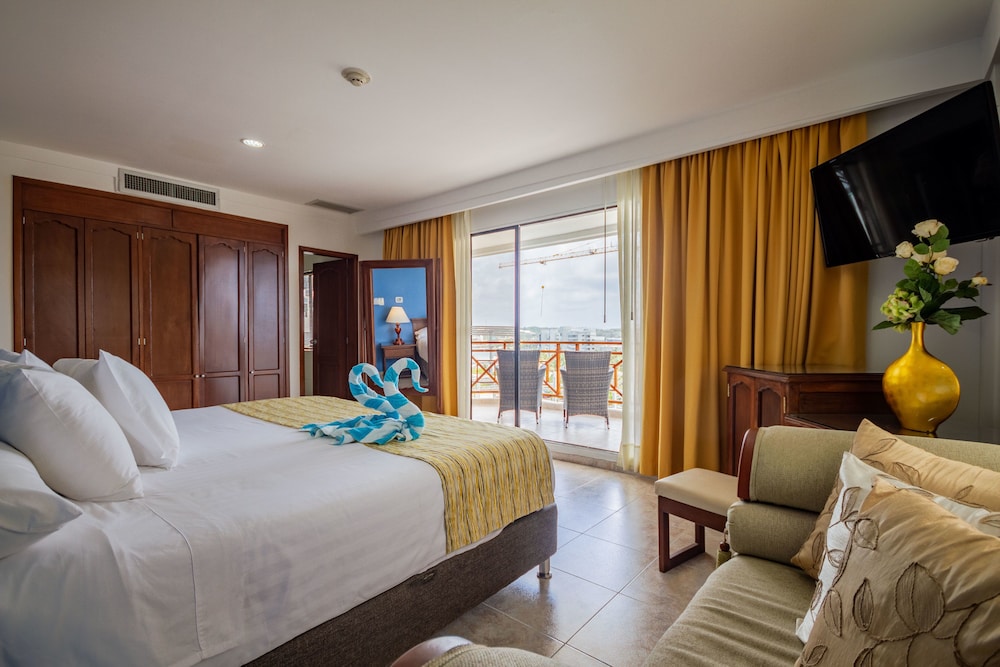 Junior Double Room, Jetted Tub - Photo 2