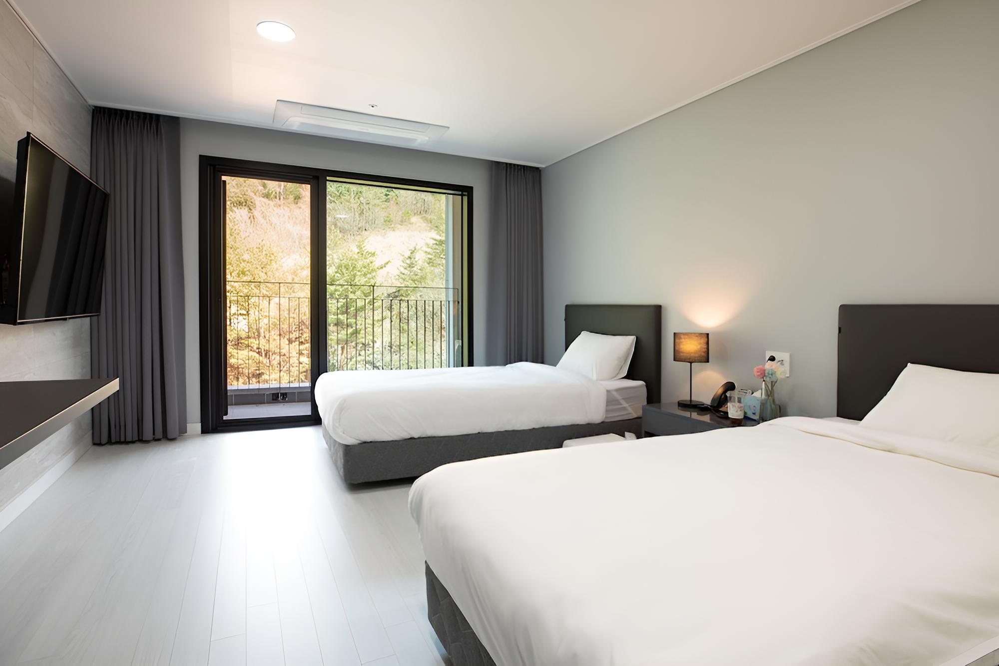 Standard Twin Room photo 2