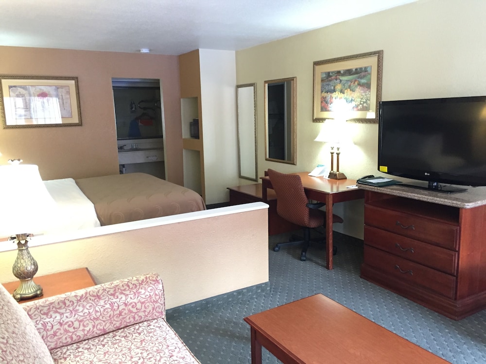 Suite, 1 King Bed with Sofa bed, Non Smoking - Photo 5