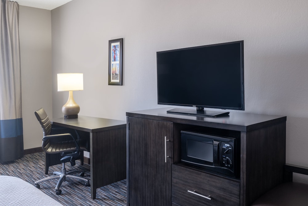 Standard Room, 2 Queen Beds, Mobility Accessible (Communications, Accessible Tub) - Photo 4