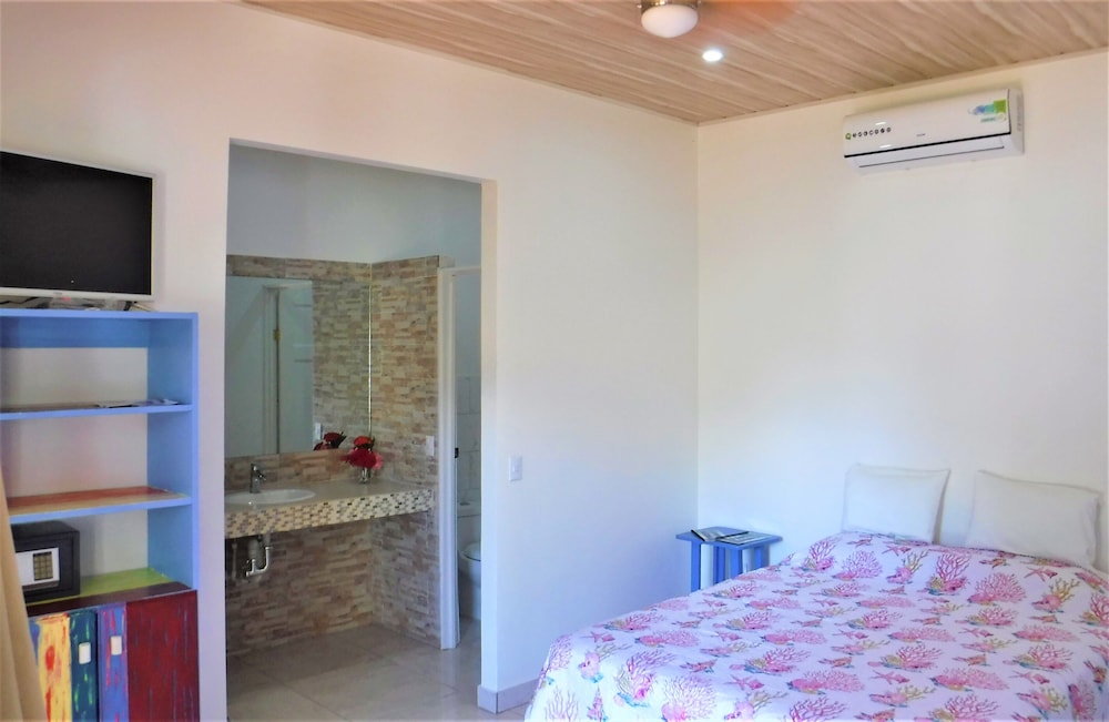 Deluxe Suite, 2 Bedrooms, Poolside photo 2