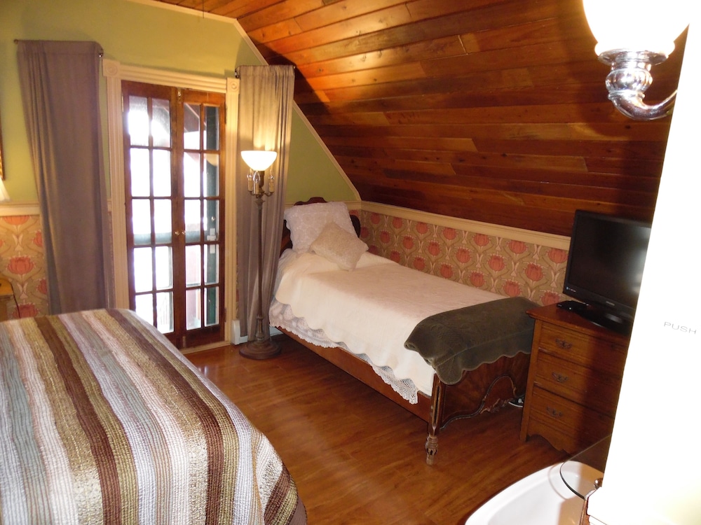 Standard Triple Room, Ensuite (Shel Silverstein) photo 1
